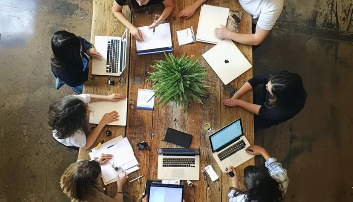 SOCIAL – Reclassement : la définition du groupe passe (encore) par le Code de commerce SOCIAL – Reclassement : la définition du groupe passe (encore) par le Code de commerce